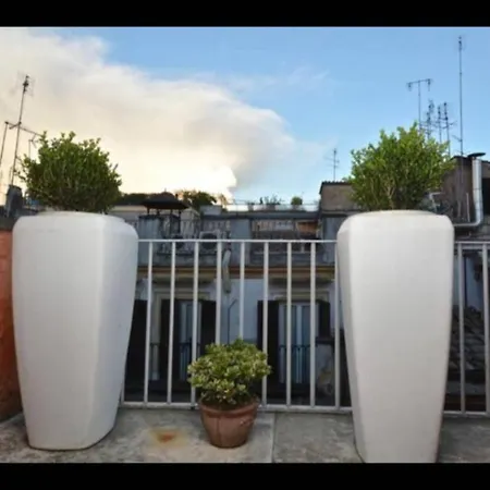 Joivy Welcoming Flat With Balcony Near Piazza Di Spagna * روما