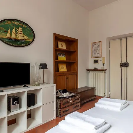 Joivy Welcoming Flat With Balcony Near Piazza Di Spagna * Roma