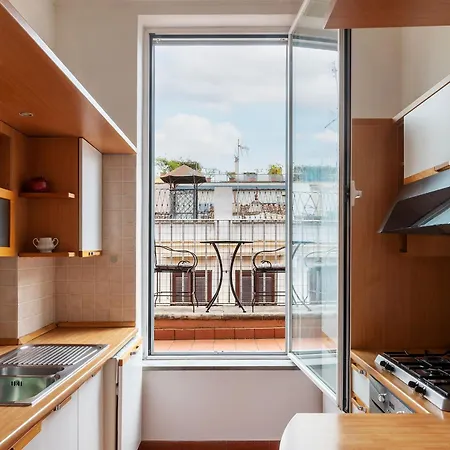 Appartamento Joivy Welcoming Flat With Balcony Near Piazza Di Spagna *