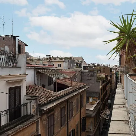 Appartamento Joivy Welcoming Flat With Balcony Near Piazza Di Spagna Roma