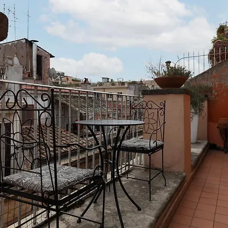 Appartamento Joivy Welcoming Flat With Balcony Near Piazza Di Spagna *
