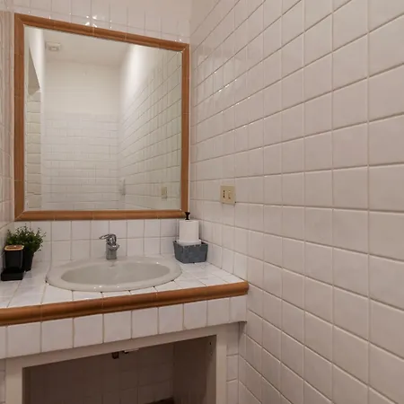 Appartamento Joivy Welcoming Flat With Balcony Near Piazza Di Spagna Roma
