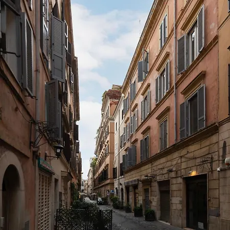 Appartamento Joivy Welcoming Flat With Balcony Near Piazza Di Spagna Roma