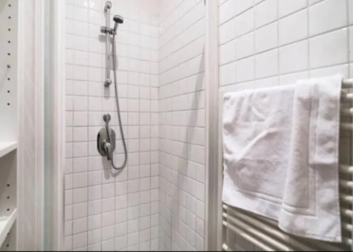 Apartment Joivy Welcoming Flat With Balcony Near Piazza Di Spagna